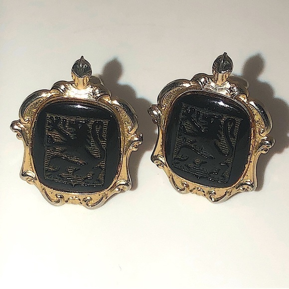 Vtg Carved Onyx Lion Intaglio Cameo Gold Tone Cufflinks Unmarked .9” x .8” - Picture 1 of 6